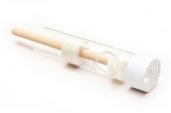 Apar�t s piestikom na zna�kovanie matiek, sklenen�