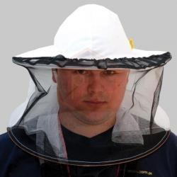 V�el�rsky klob�k  s vytiahnute�nou sie�ovinou, sie�ovina vzadu