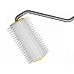 Odvie�kovac� je�ko s plastov�mi hrotmi BEE, dreven� rukov� 1